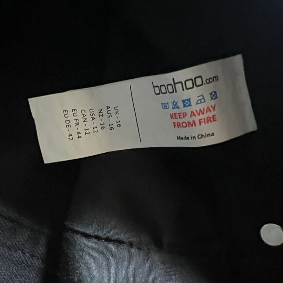 ✨Boohoo Blue Women’s Black Distressed Denim Skirt Size 12 US Raw Hem Mini NWT - Picture 5 of 7